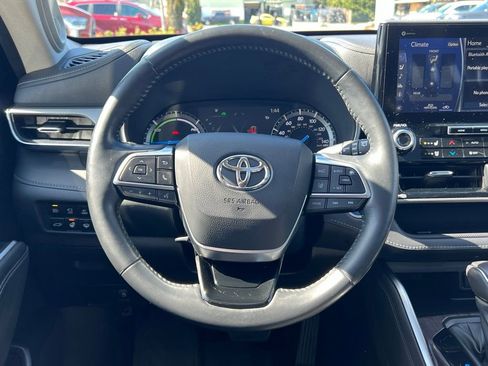 Certified 2021 Toyota Highlander Platinum AWD/4WD image 21