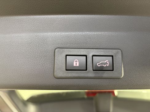 Used 2022 Subaru Ascent Touring AWD/4WD image 16