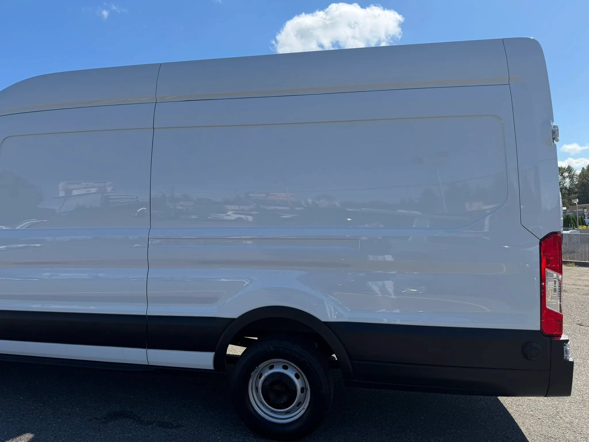 Used 2024 Ford Transit 250 148 High Roof Extended w/ Load Area Protection Package RWD image 9