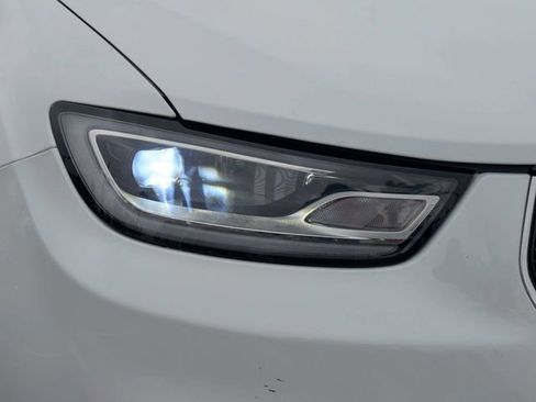 Used 2025 Chrysler Pacifica Select image 9