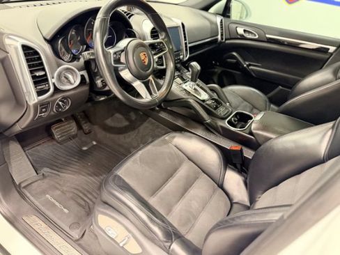 Used 2018 Porsche Cayenne Platinum Edition AWD/4WD image 18