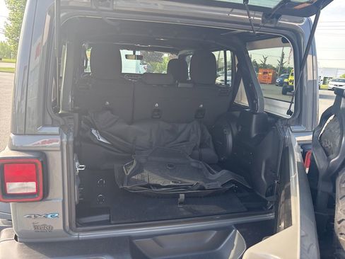 Used 2023 Jeep Wrangler Unlimited w/ Sun & Screen Package AWD/4WD image 28