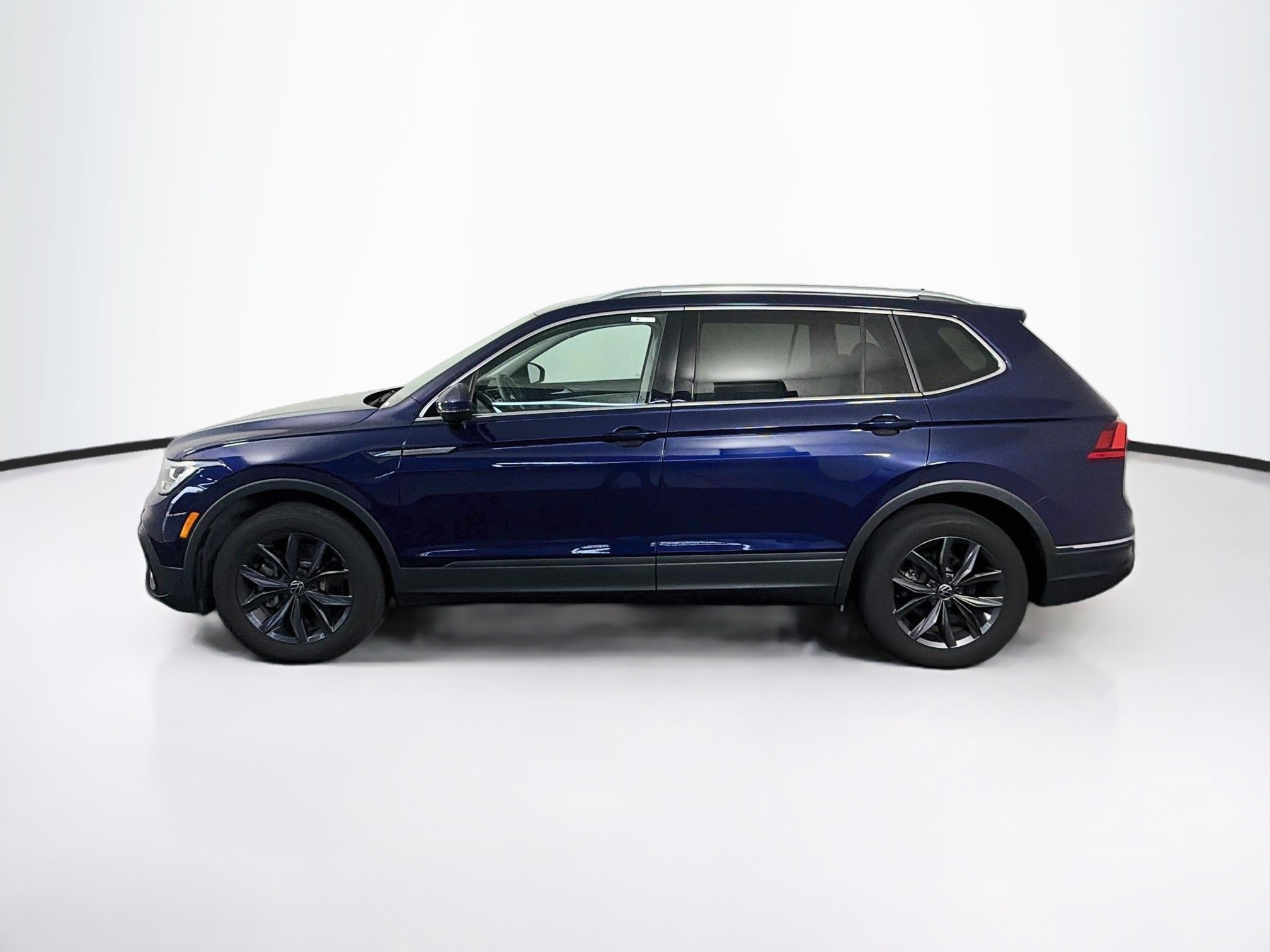 Used 2023 Volkswagen Tiguan SE FWD image 4