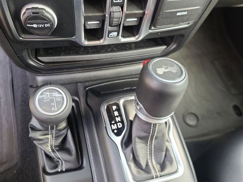 Used 2023 Jeep Wrangler Unlimited Sahara w/ Cold Weather Group image 38