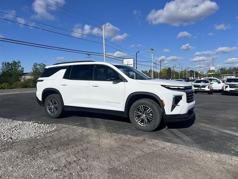 Used 2025 Chevrolet Traverse LT AWD/4WD image 2