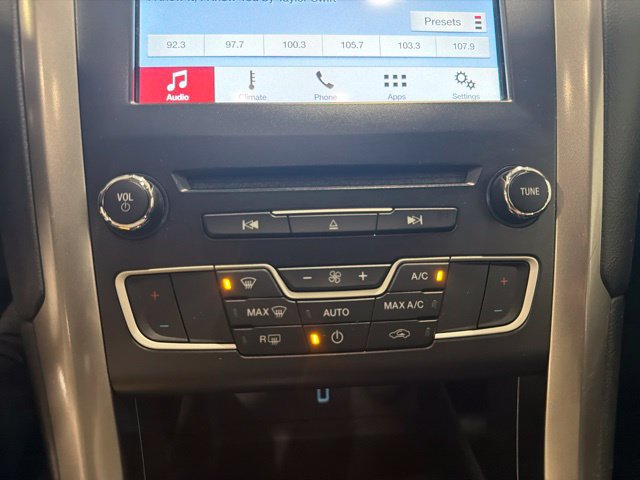 Used 2018 Ford Fusion SE w/ Fusion SE Technology Package FWD image 26