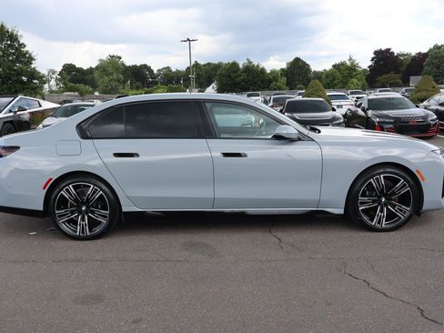 Used 2023 BMW i7 xDrive60 w/ Parking Assistance Package AWD/4WD image 4