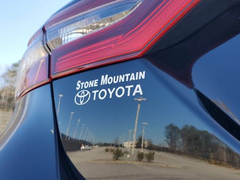 Certified 2022 Toyota Camry SE image 8