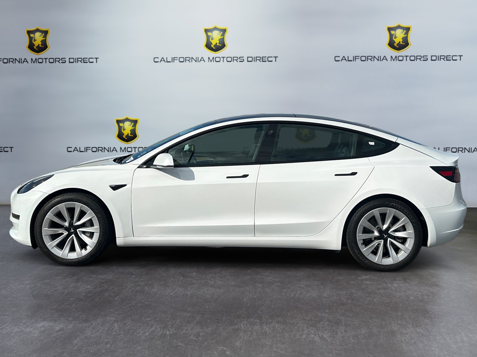 Used 2022 Tesla Model 3 Standard Range RWD image 2