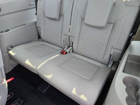 Used 2024 Volkswagen Atlas SE FWD image 31