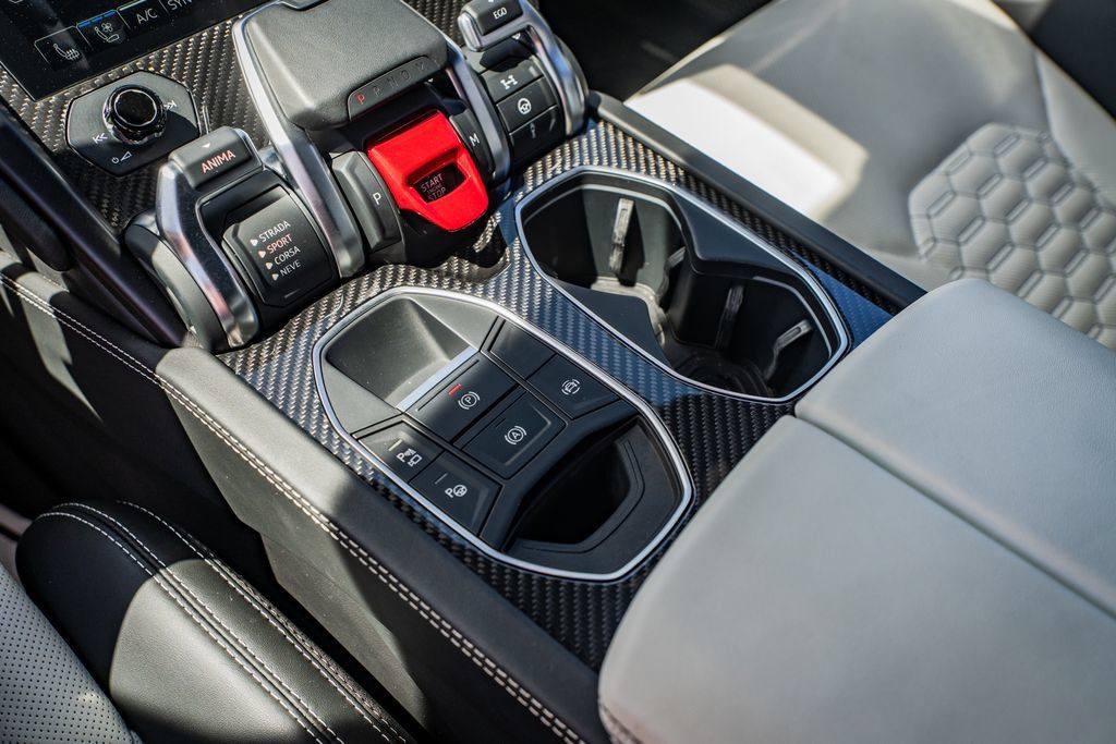 Used 2022 Lamborghini Urus AWD/4WD image 30