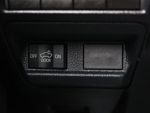 Used 2025 Toyota Tacoma SR5 AWD/4WD image 23