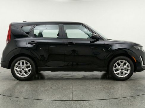 Used 2025 Kia Soul LX w/ LX Technology Package FWD image 11