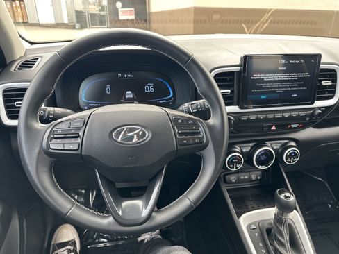 Used 2023 Hyundai Venue Limited FWD image 34