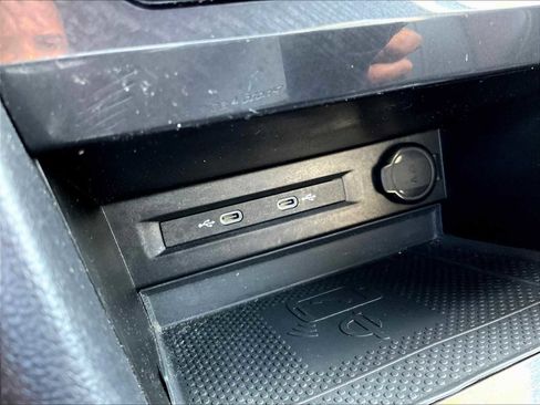 Used 2022 Volkswagen Tiguan SE R-Line image 26