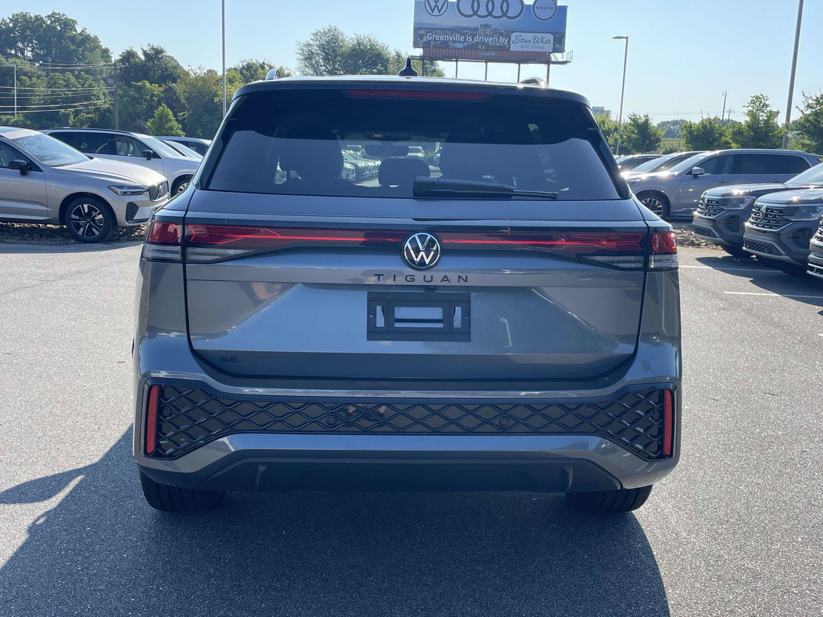 New 2026 Volkswagen Tiguan SE R-Line FWD image 6