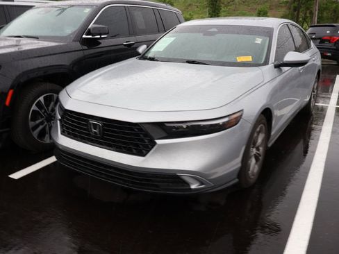 Used 2024 Honda Accord EX image 3