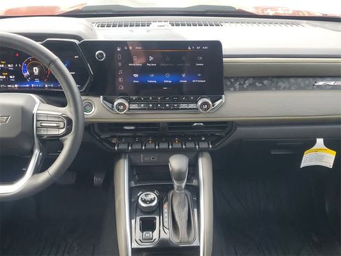 Used 2025 Chevrolet Colorado ZR2 w/ ZR2 Bison Edition image 18