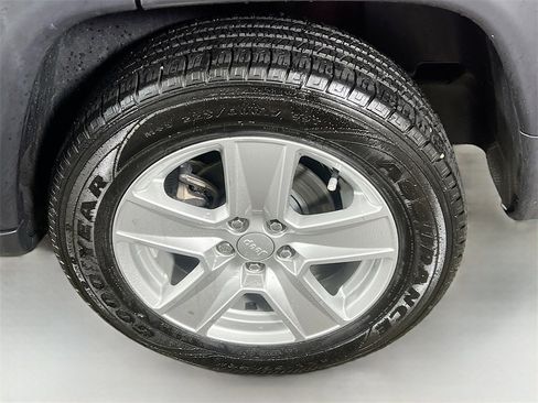 Used 2022 Jeep Compass Latitude w/ Convenience Group image 33