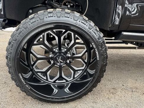 Used 2021 GMC Sierra 2500 Denali w/ Denali Black Diamond Edition image 11