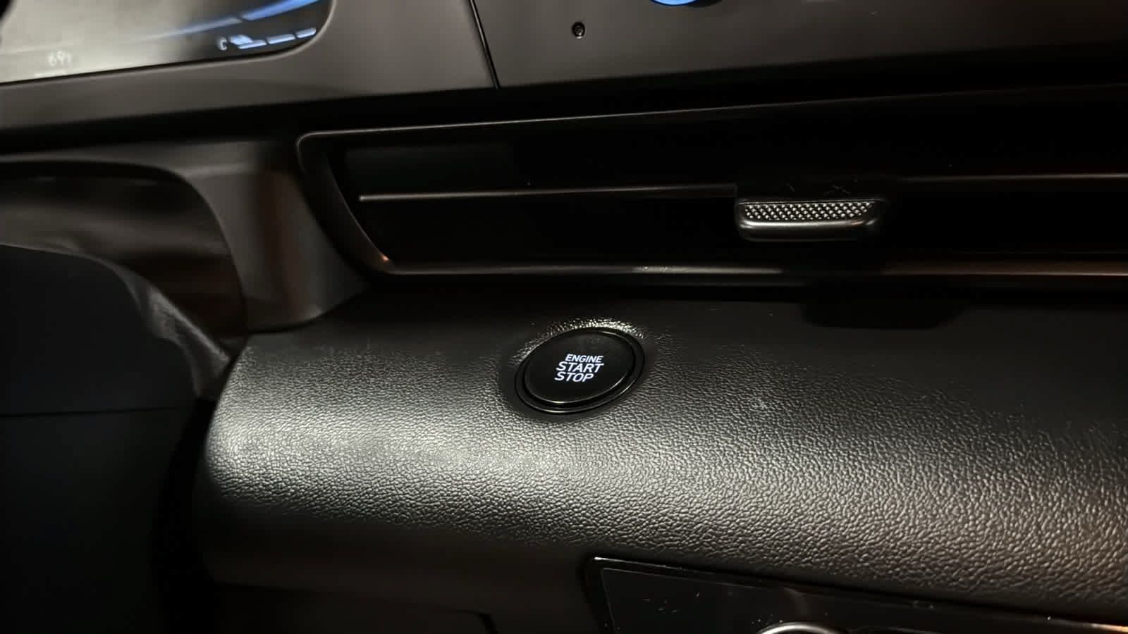 Used 2025 Hyundai Elantra Sport FWD image 19