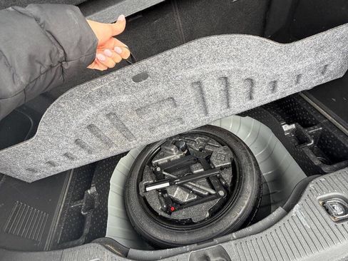 Used 2018 Chevrolet Trax LT w/ LT Convenience Package image 39