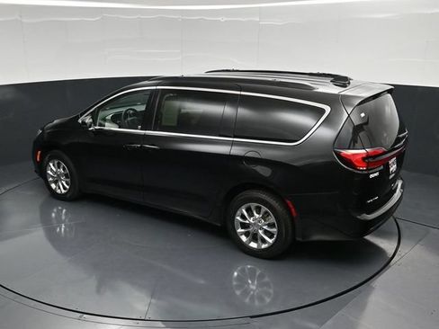 Certified 2022 Chrysler Pacifica Touring-L AWD/4WD image 55