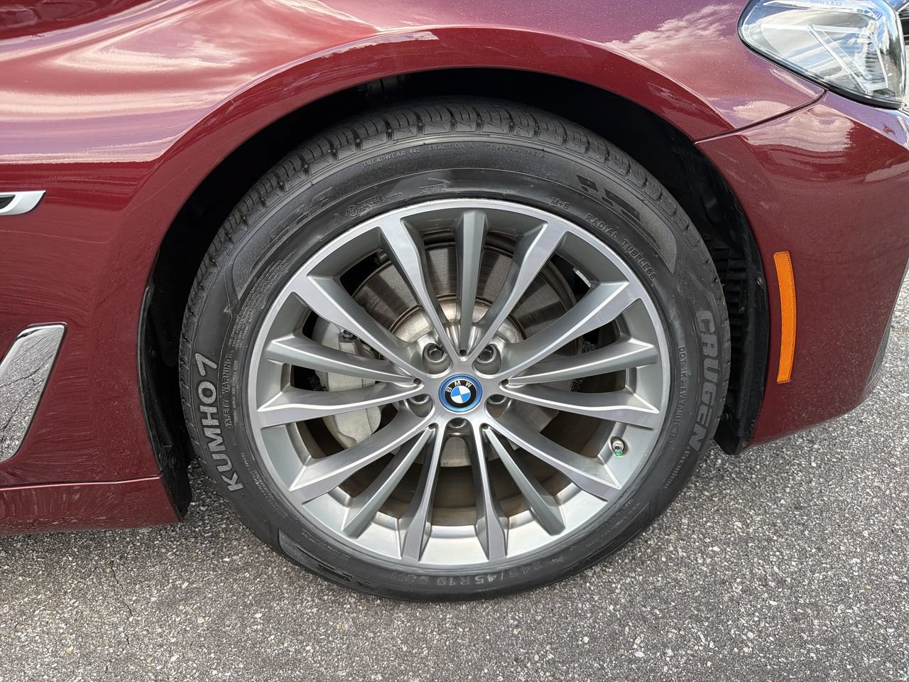 Used 2023 BMW 530e w/ Premium Package RWD image 13