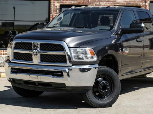 Used 2018 RAM 3500 Tradesman w/ Chrome Appearance Group AWD/4WD image 14