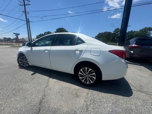 Used 2018 Toyota Corolla XLE FWD image 10
