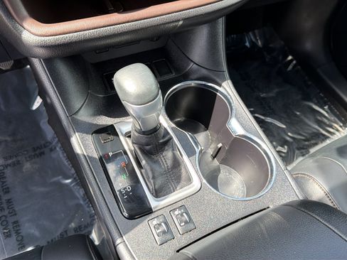Used 2019 Toyota Highlander XLE AWD/4WD image 21