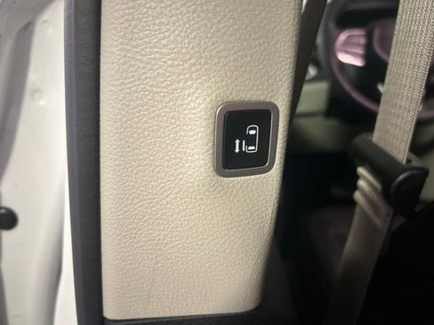 Used 2024 Chrysler Pacifica Touring-L FWD image 36