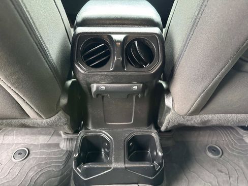 Used 2020 Jeep Wrangler Unlimited Sport S image 18