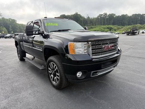 Used 2014 GMC Sierra 2500 Denali w/ Suspension Package, Off-Road AWD/4WD image 4