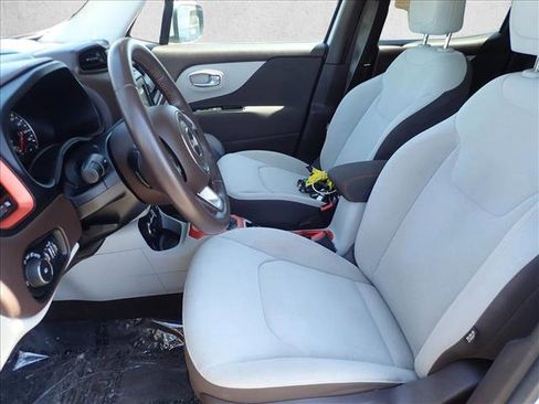 Used 2015 Jeep Renegade Latitude AWD/4WD image 11
