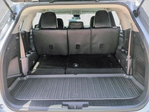 Used 2023 Toyota Highlander L FWD image 6