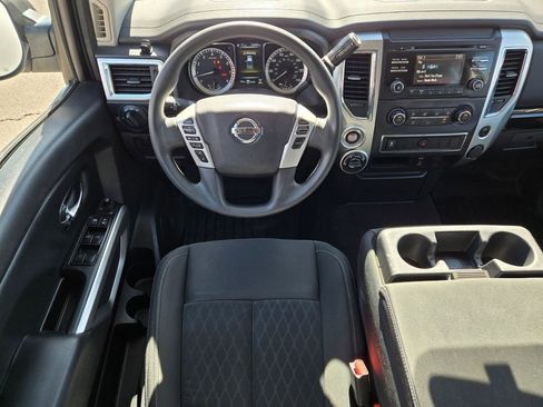 Used 2017 Nissan Titan SV AWD/4WD image 13