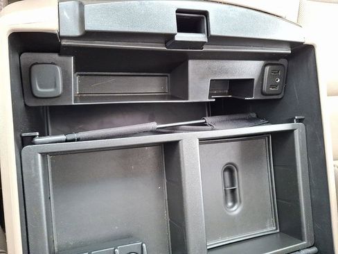 Used 2018 GMC Yukon SLT w/ Enhanced Security Package image 26