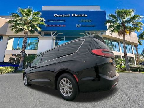 New 2026 Chrysler Pacifica Select image 7