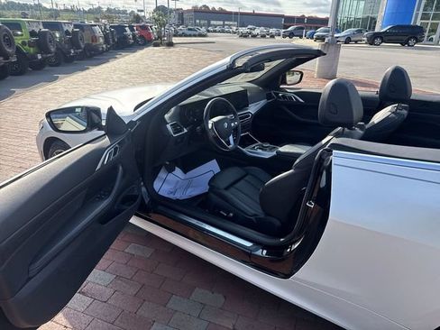 Used 2024 BMW 430i Convertible w/ Premium Package RWD image 27