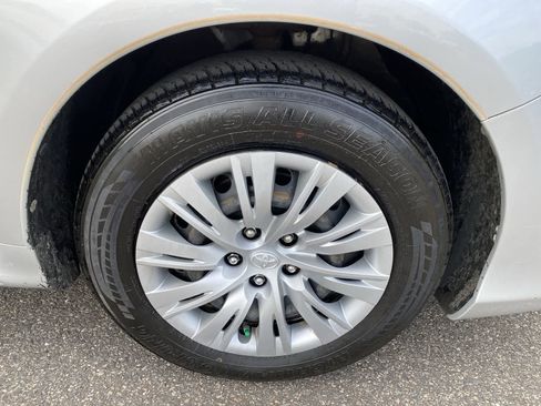 Used 2012 Toyota Camry LE FWD image 18