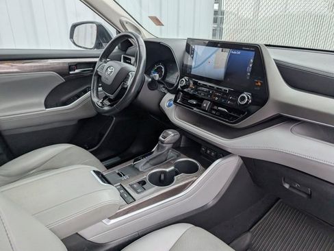 Used 2021 Toyota Highlander Limited image 30