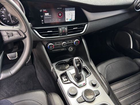 Used 2023 Alfa Romeo Giulia Veloce image 18
