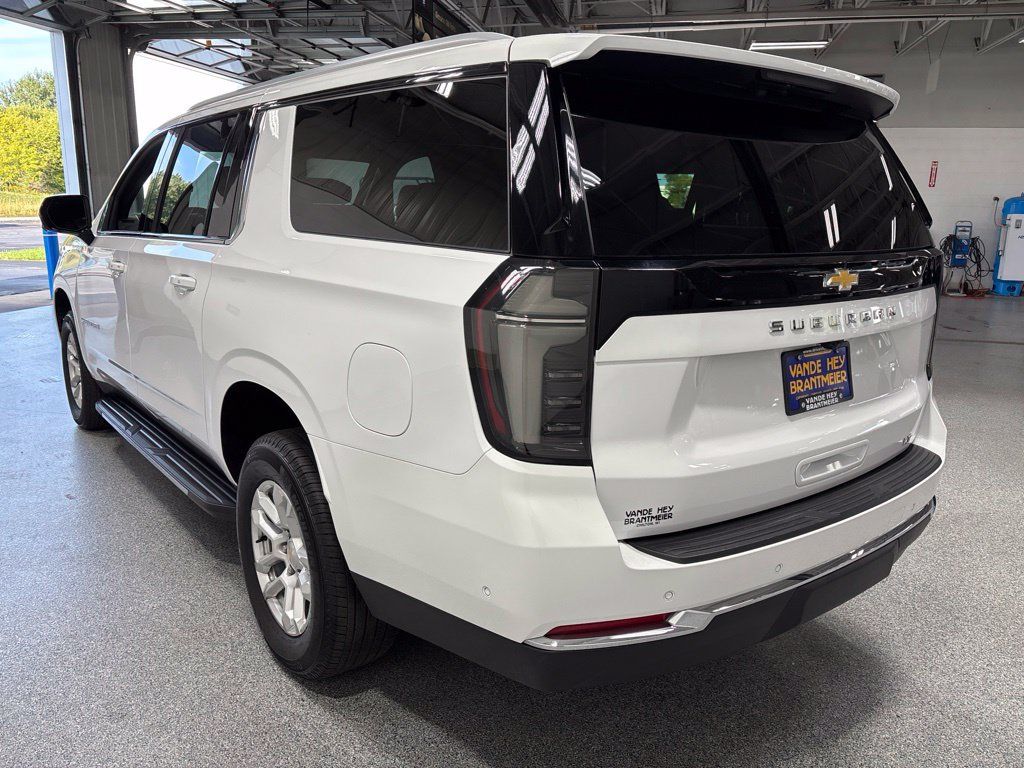 Used 2026 Chevrolet Suburban LT w/ Comfort Package AWD/4WD image 5