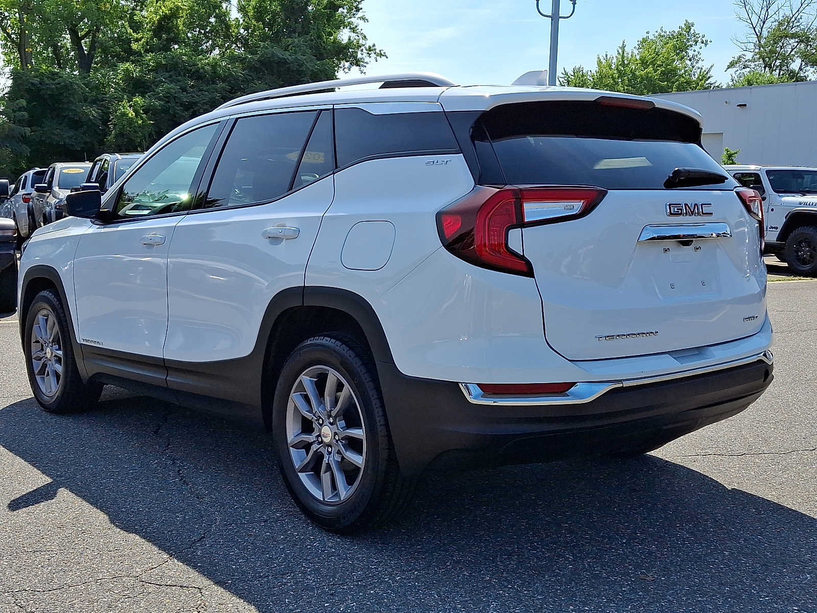 Used 2024 GMC Terrain SLT AWD/4WD image 4