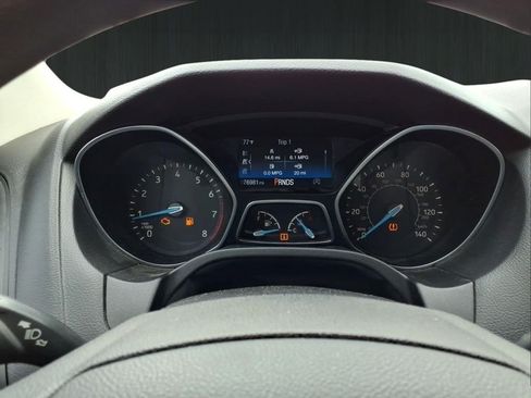 Used 2018 Ford Focus SE w/ SE Appearance Package FWD image 24