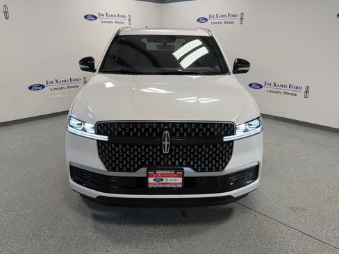 New 2026 Lincoln Navigator Reserve AWD/4WD image 2