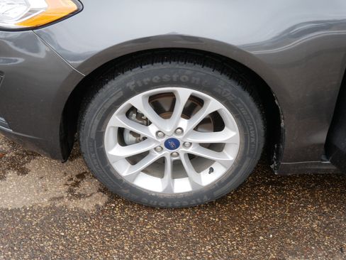 Used 2020 Ford Fusion SE image 16