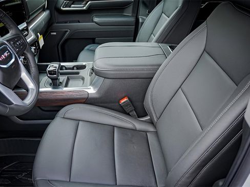 New 2026 GMC Sierra 1500 SLT image 10