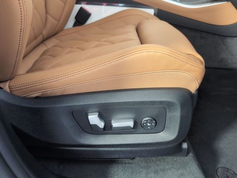 Used 2026 BMW X5 sDrive40i w/ Premium Package image 32